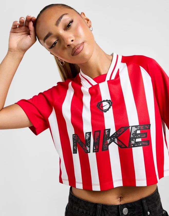 Kvinde i Nike crop top
